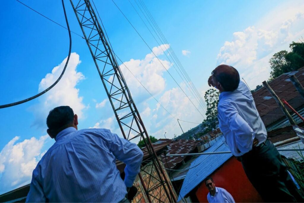 Visita a la planta y al equipo de transmisión de Bethel Televisión en Iquitos.